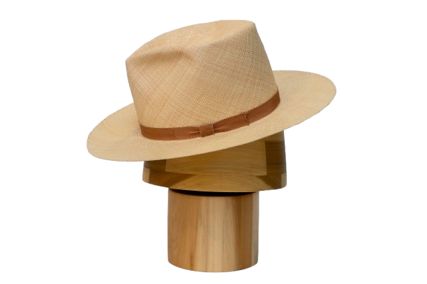 Chapeau tissé — texture naturelle